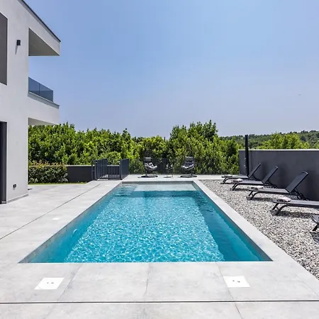 Luxury With A Swimming Pool Premantura, Medulin - 26971 프레멘투라