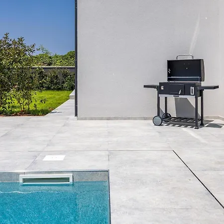 Luxury With A Swimming Pool Premantura, Medulin - 26971 빌라 *